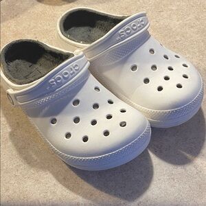 CROCS Women's White Fuzzy Lined Clogs